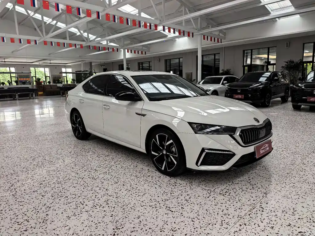 Skoda Octavia 2022 — фото 8