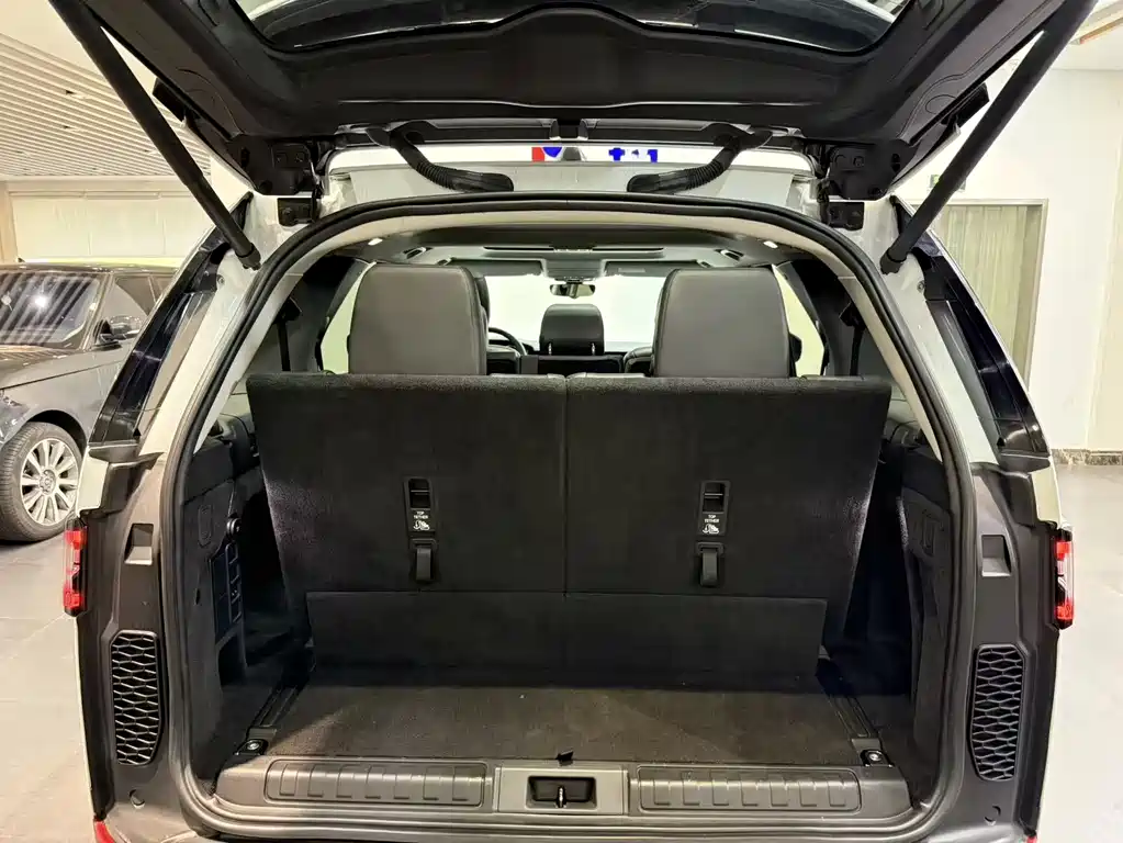 Land Rover Discovery 2019 — фото 11