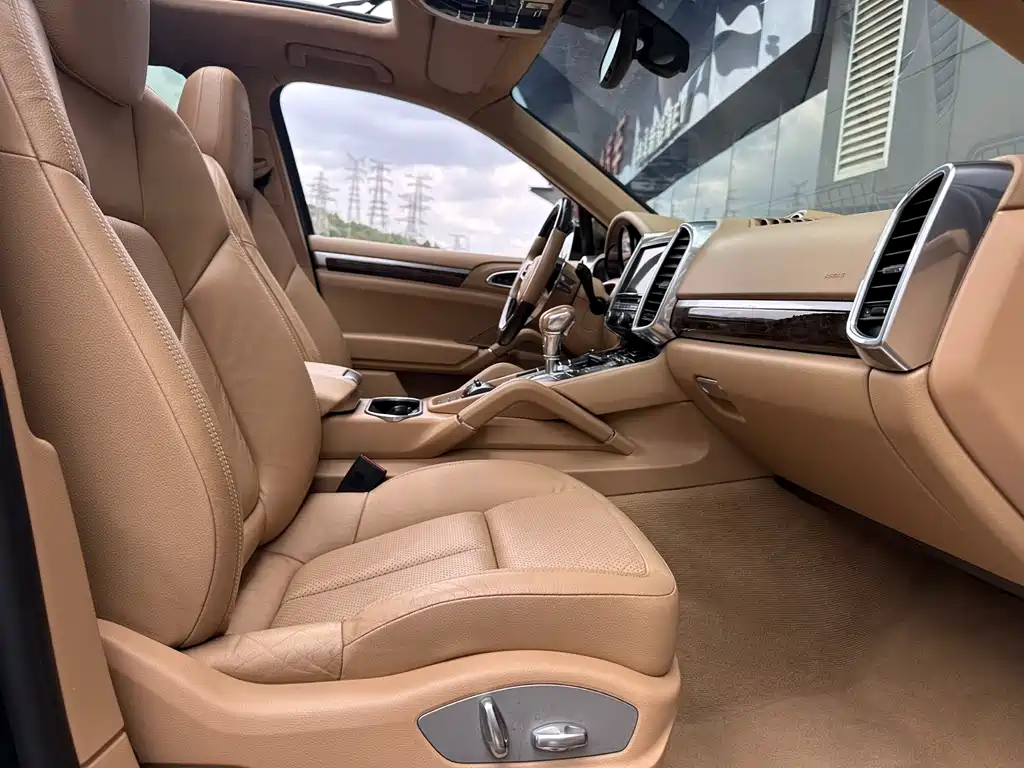 Porsche Cayenne 2015 — фото 16