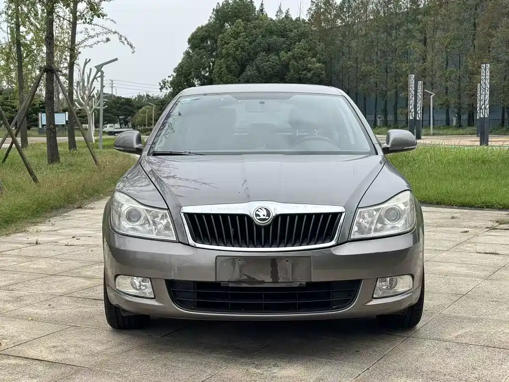 Skoda Octavia 2011 — фото 2