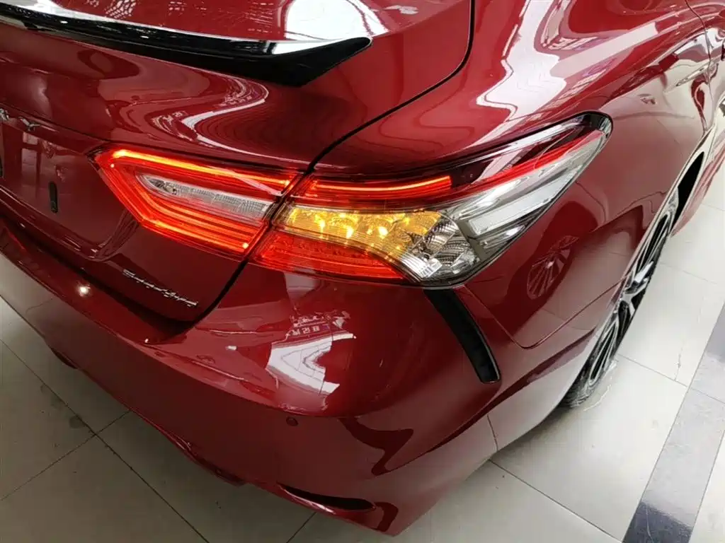 Toyota Camry 2018 — фото 8