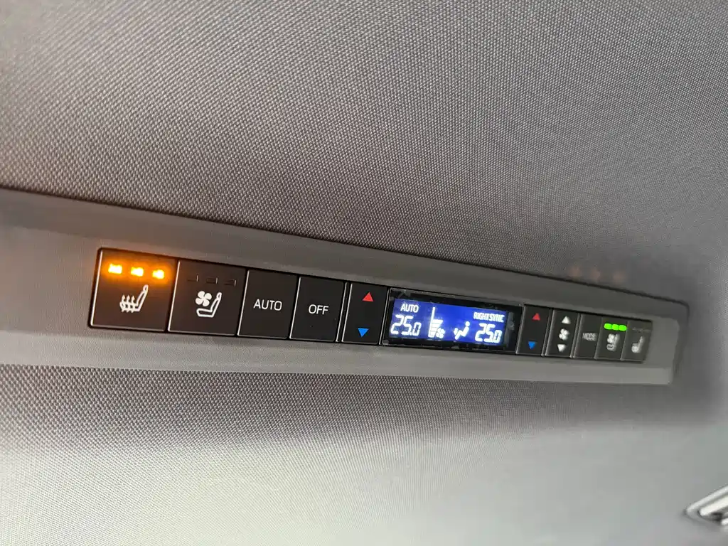 Toyota Sienna 2023 — фото 19