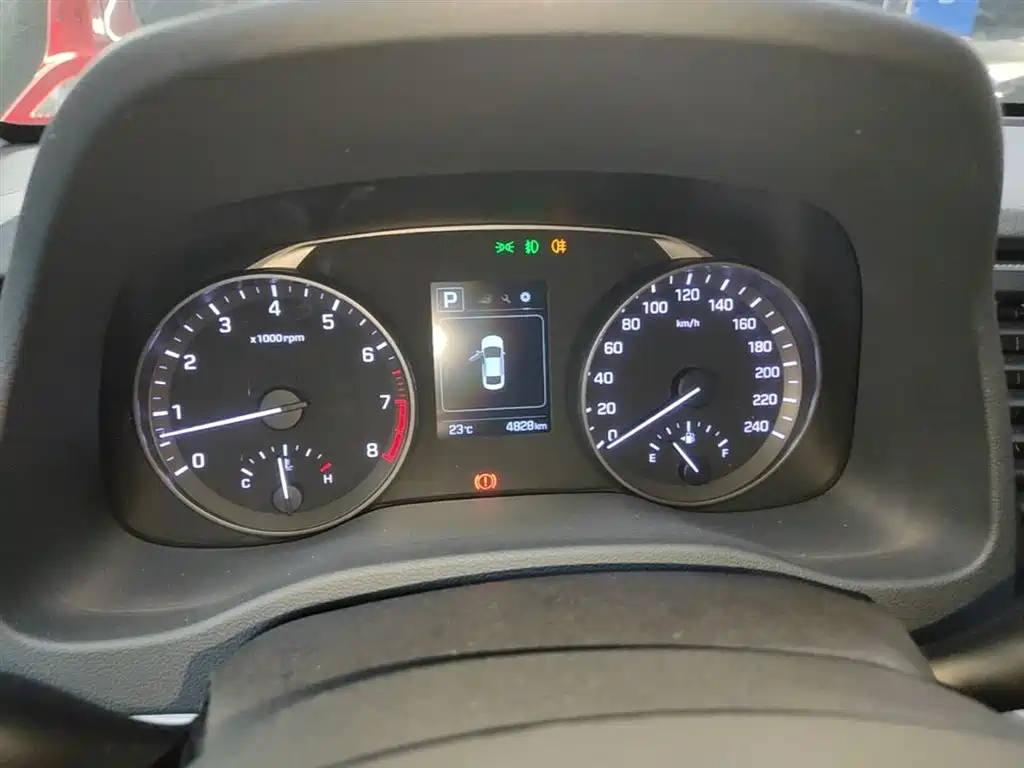 Hyundai Elantra 2016 — фото 12