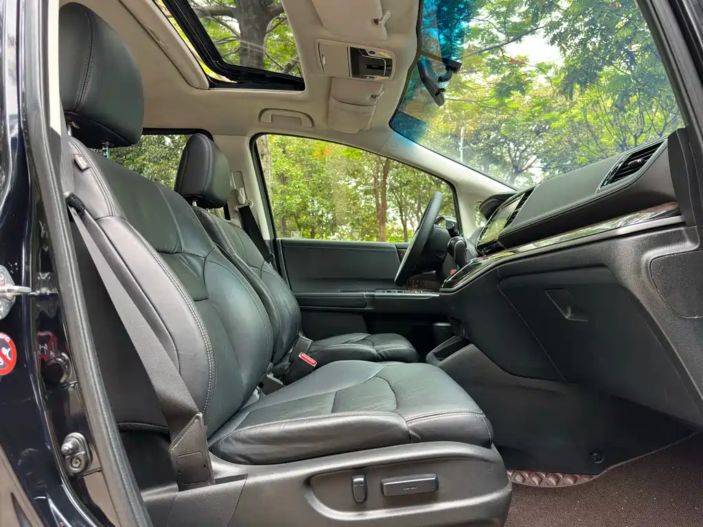 Honda Odyssey 2016 — фото 20