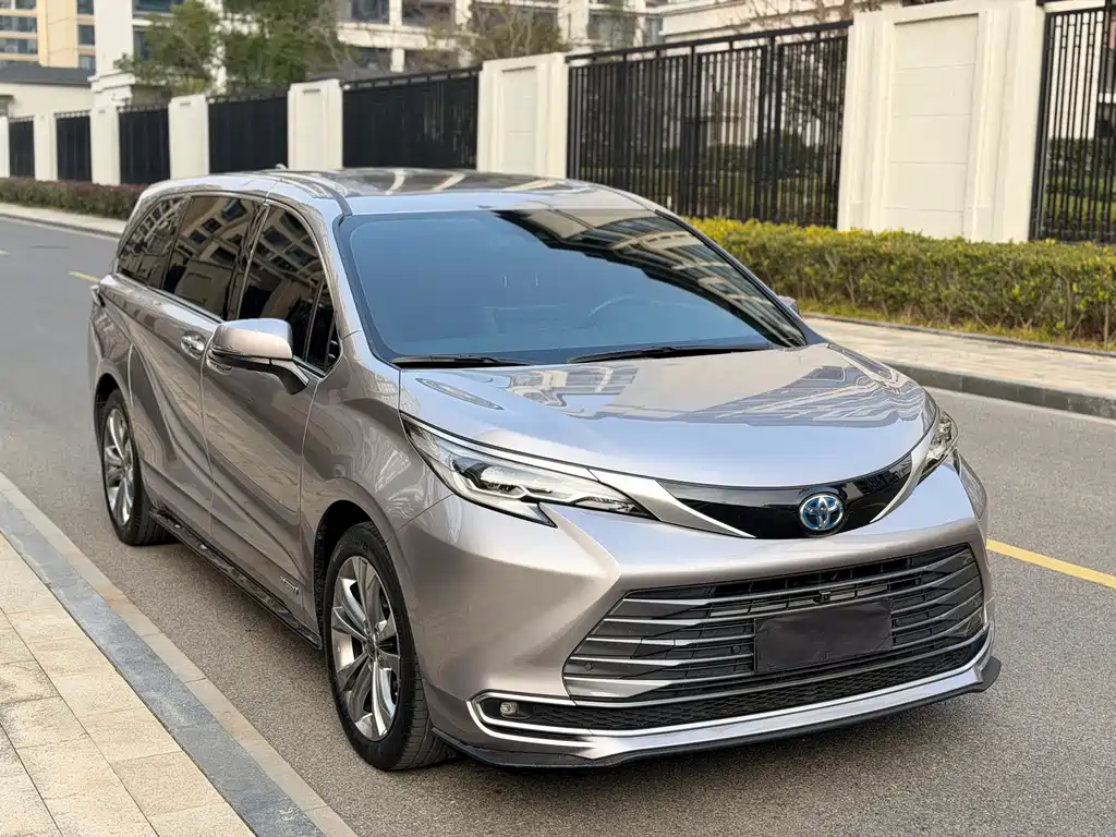 Toyota Sienna 2023 — фото 5
