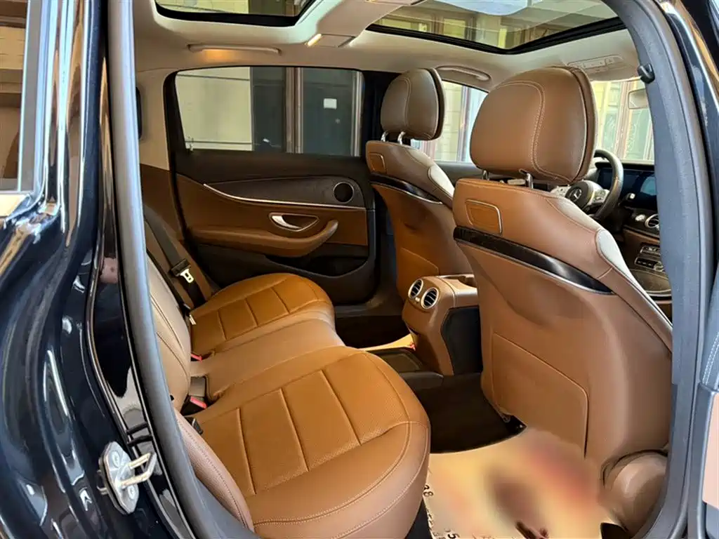 Mercedes-Benz E-Class 2019 — фото 10