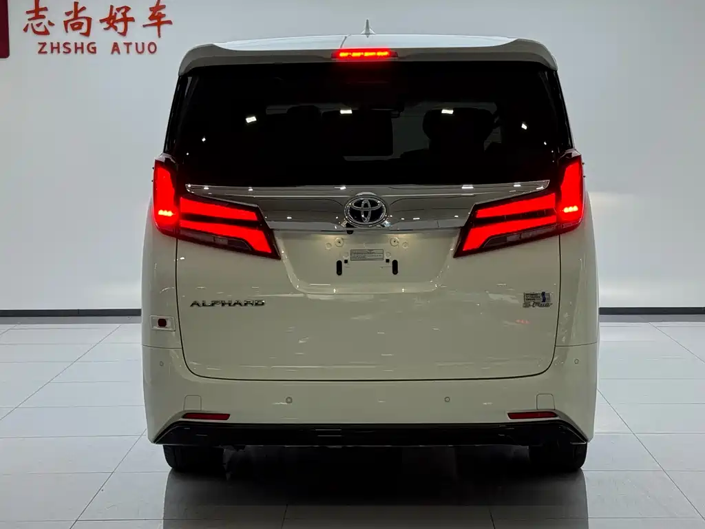 Toyota Alphard 2022 — фото 12