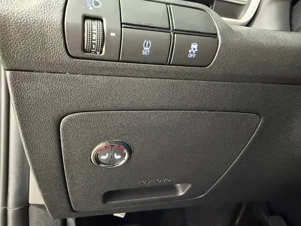 Hyundai Elantra 2023 — фото 10
