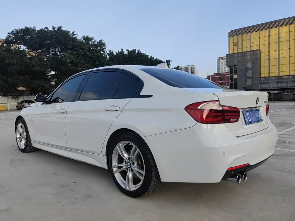 BMW 3 Series 2018 — фото 15