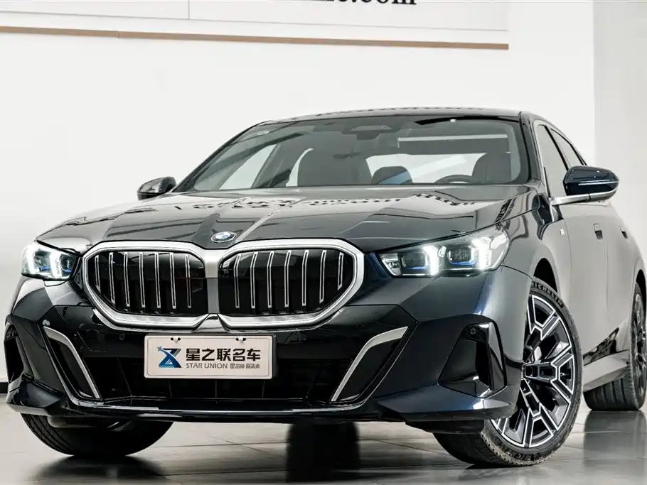 BMW 5 Series 2025 — фото 3