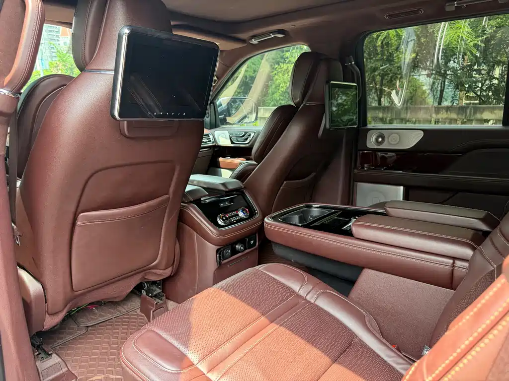 Lincoln Navigator 2022 — фото 12
