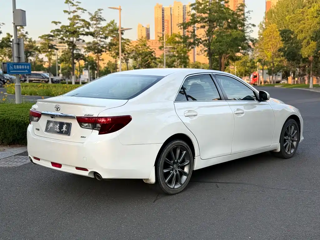 Toyota Reiz 2016 — фото 6