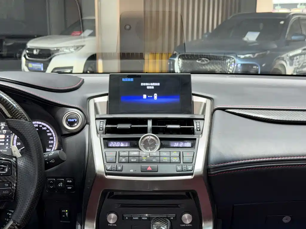Lexus NX 2015 — фото 11