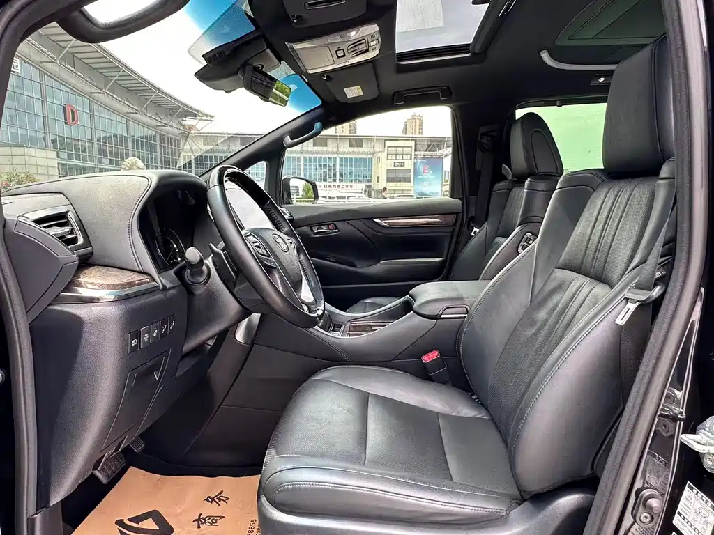 Toyota Vellfire 2023 — фото 13