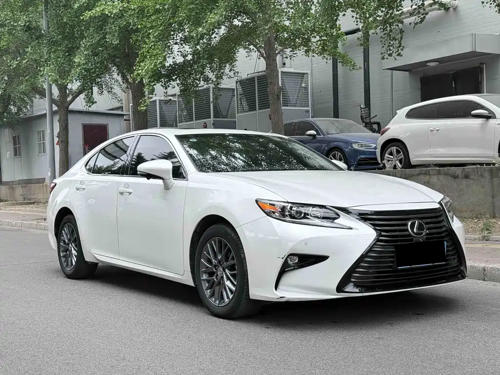 Lexus ES 2017 — фото 3