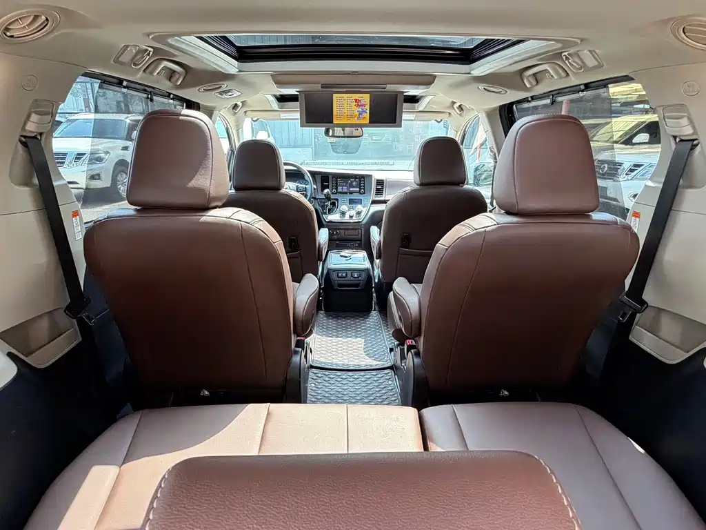 Toyota Sienna 2019 — фото 24