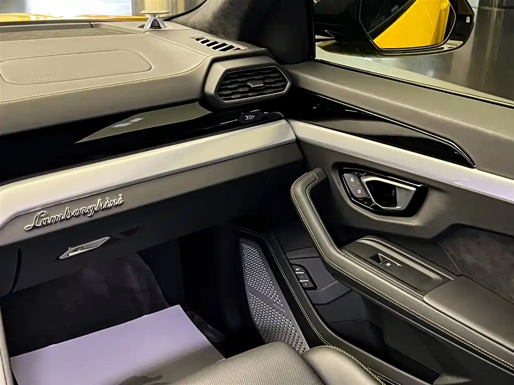 Lamborghini Urus 2022 — фото 15