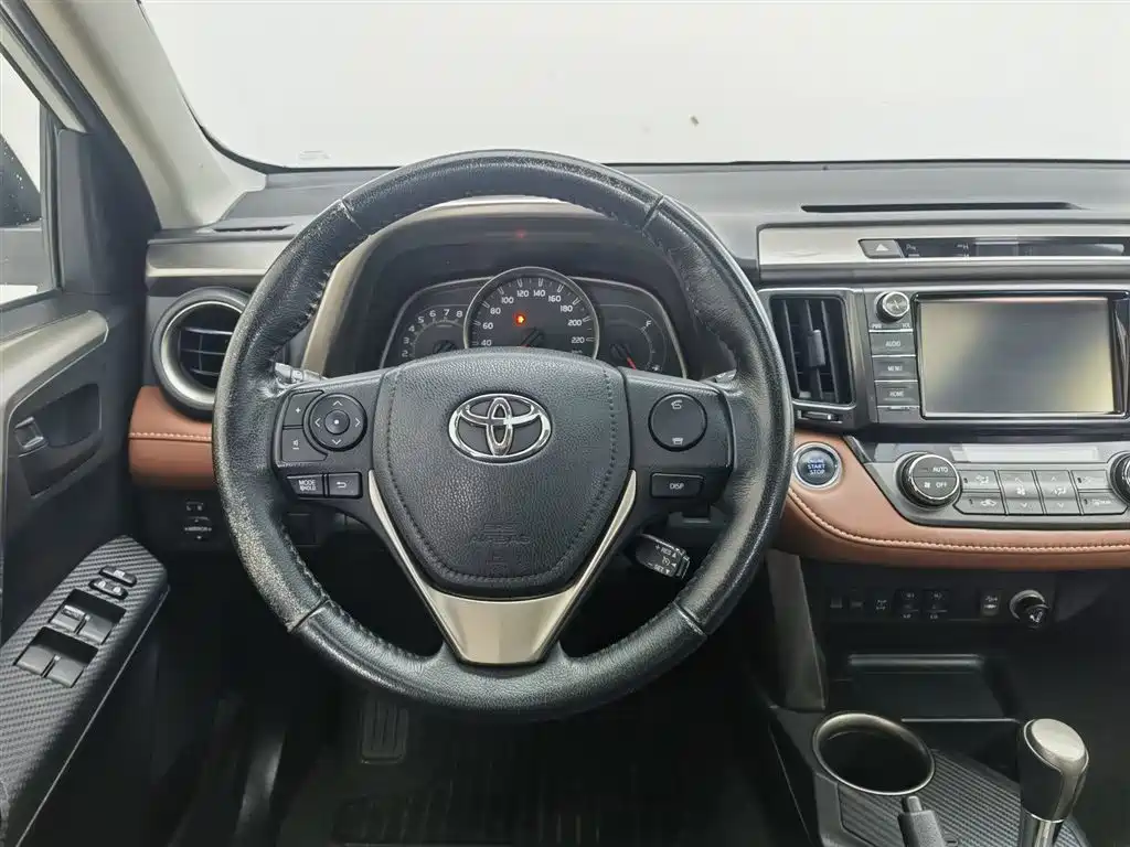Toyota RAV4 2015 — фото 11