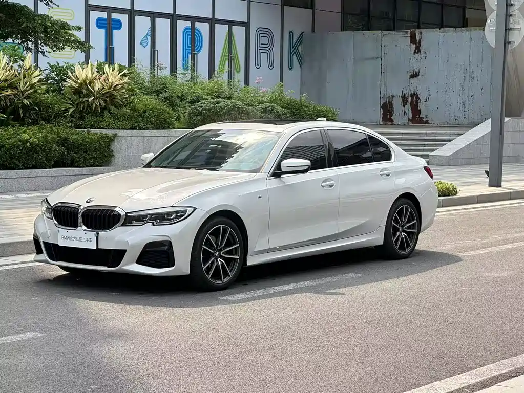 BMW 3 Series 2022 — фото 1