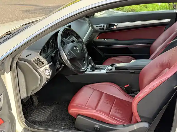 Mercedes-Benz E-Class 2010
