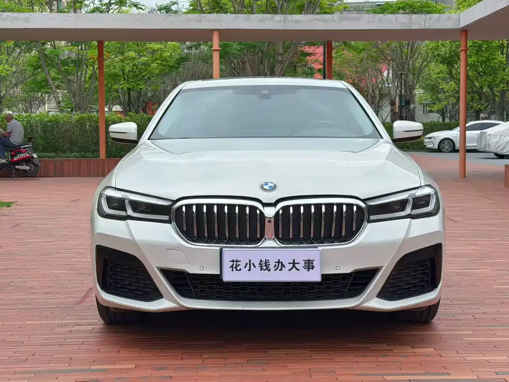 BMW 5 Series 2022 — фото 11