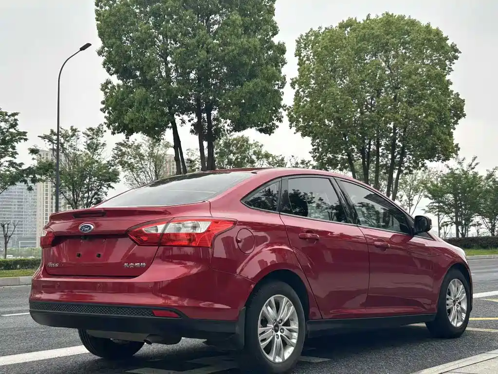 Ford Focus 2015 — фото 10