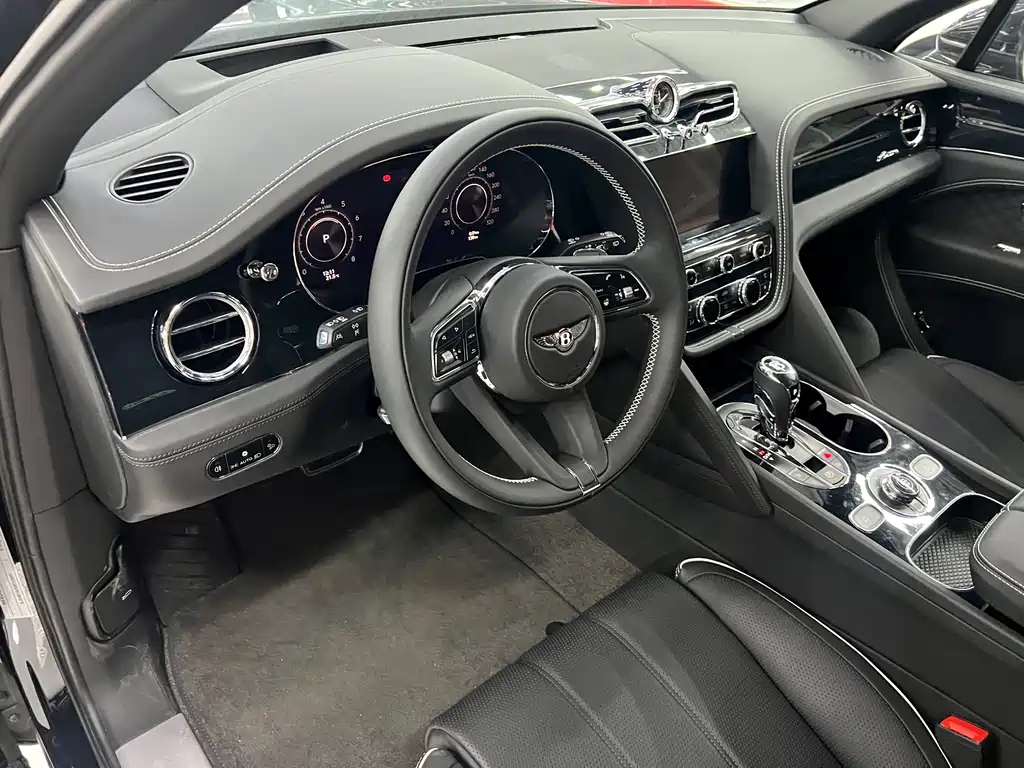 Bentley Bentayga — фото 15