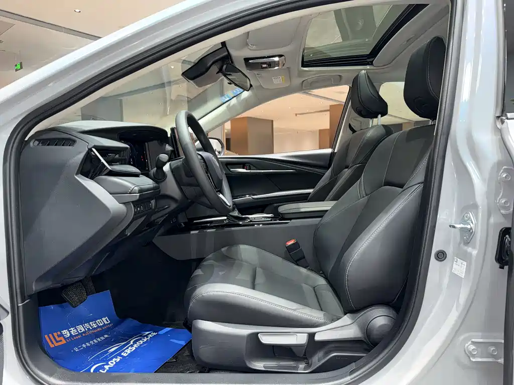 Toyota Camry 2025 — фото 13