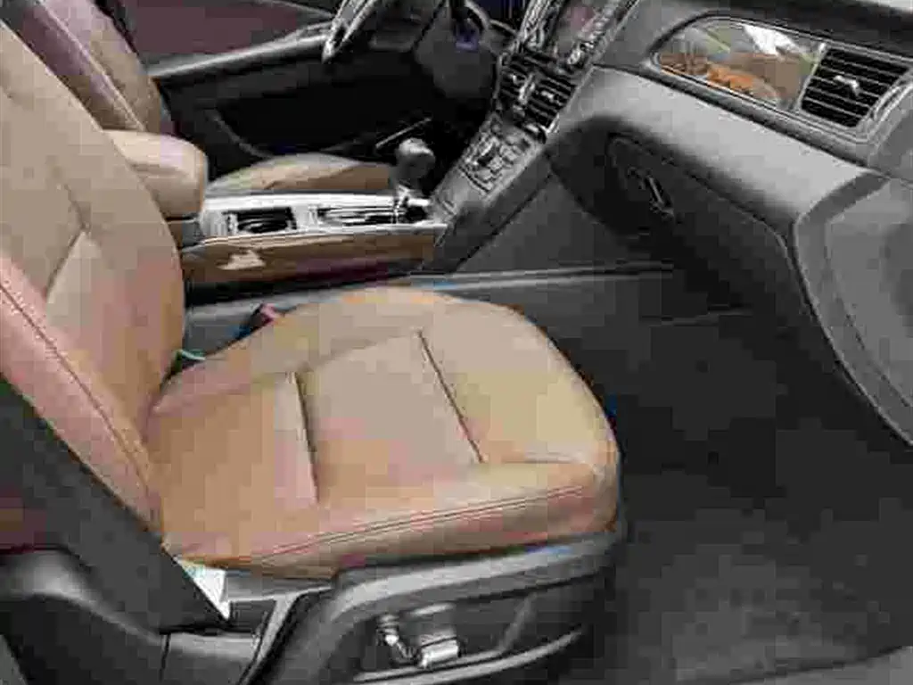 Hongqi H7 2016 — фото 11