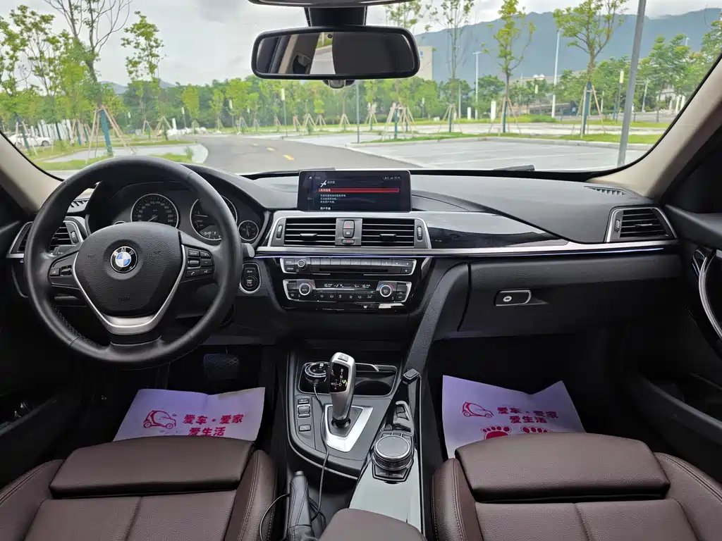 BMW 3 Series 2019 — фото 13