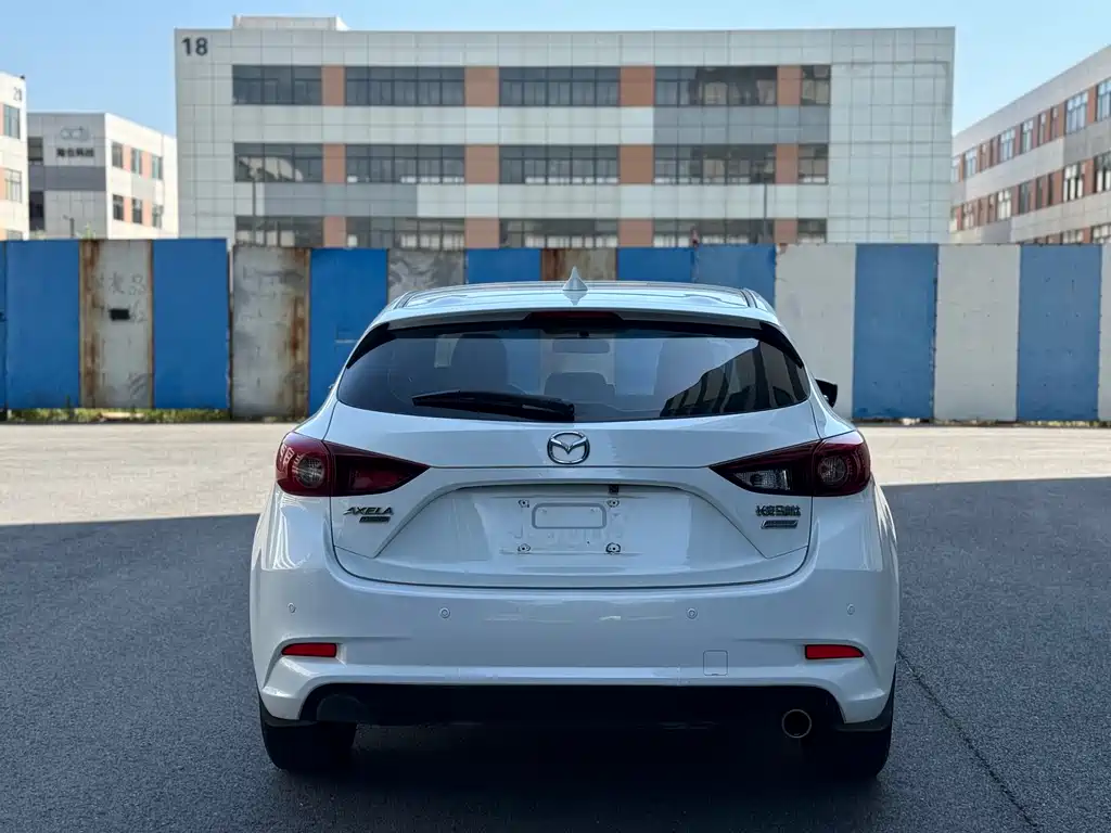 Mazda 3 Axela 2017 — фото 11