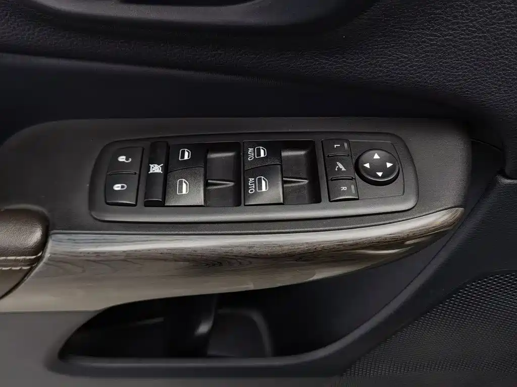 Jeep Cherokee 2017 — фото 9