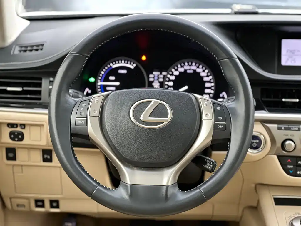 Lexus ES 2013 — фото 14