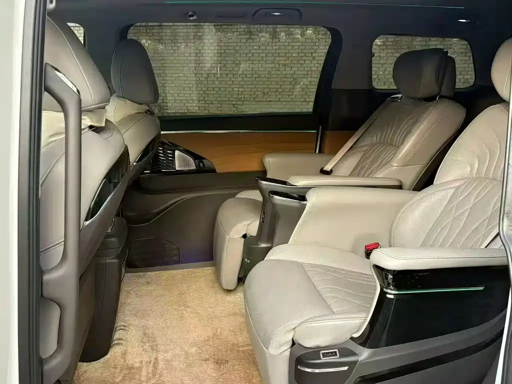 GAC Motor Trumpchi M8 2023 — фото 5