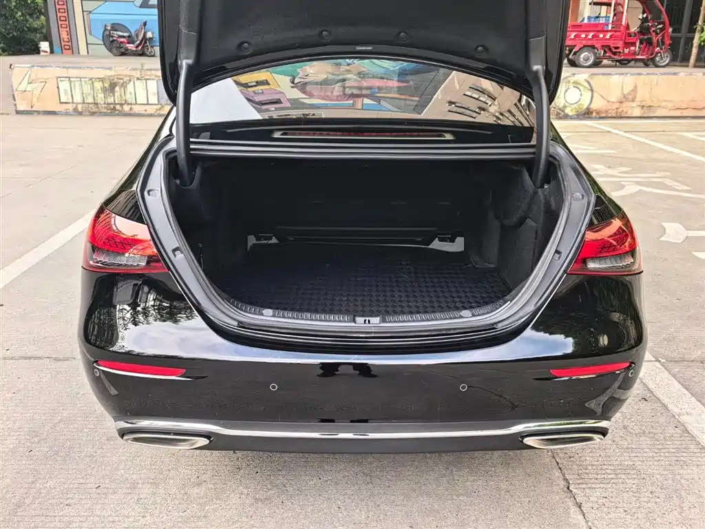 Mercedes-Benz E-Class 2023 — фото 17