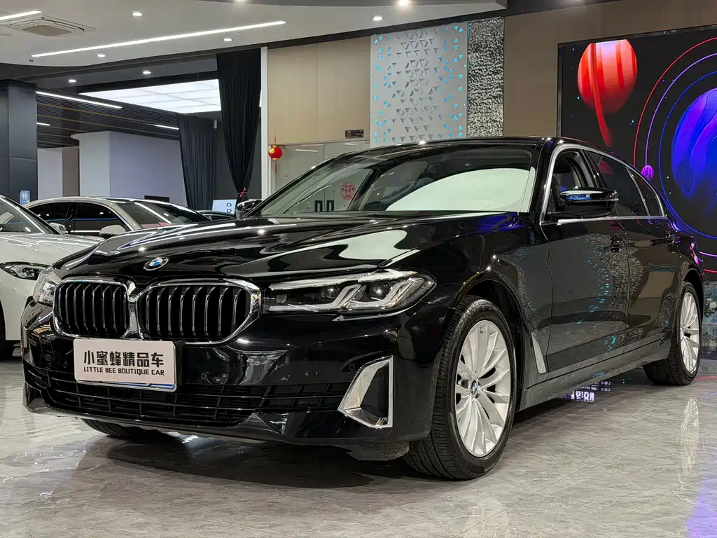 BMW 5 Series 2021 — фото 1