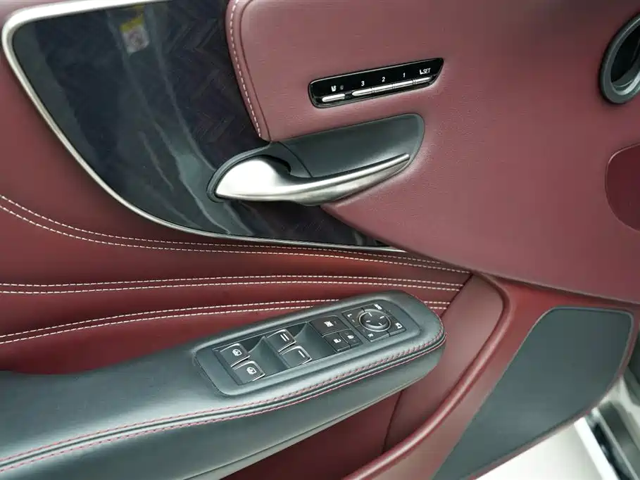 Lexus LS 2018 — фото 11