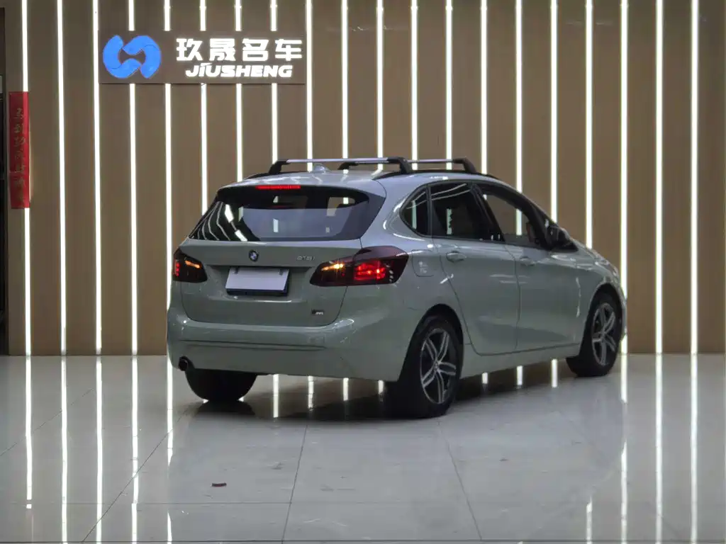 BMW 2 Series Active Tourer 2017 — фото 20