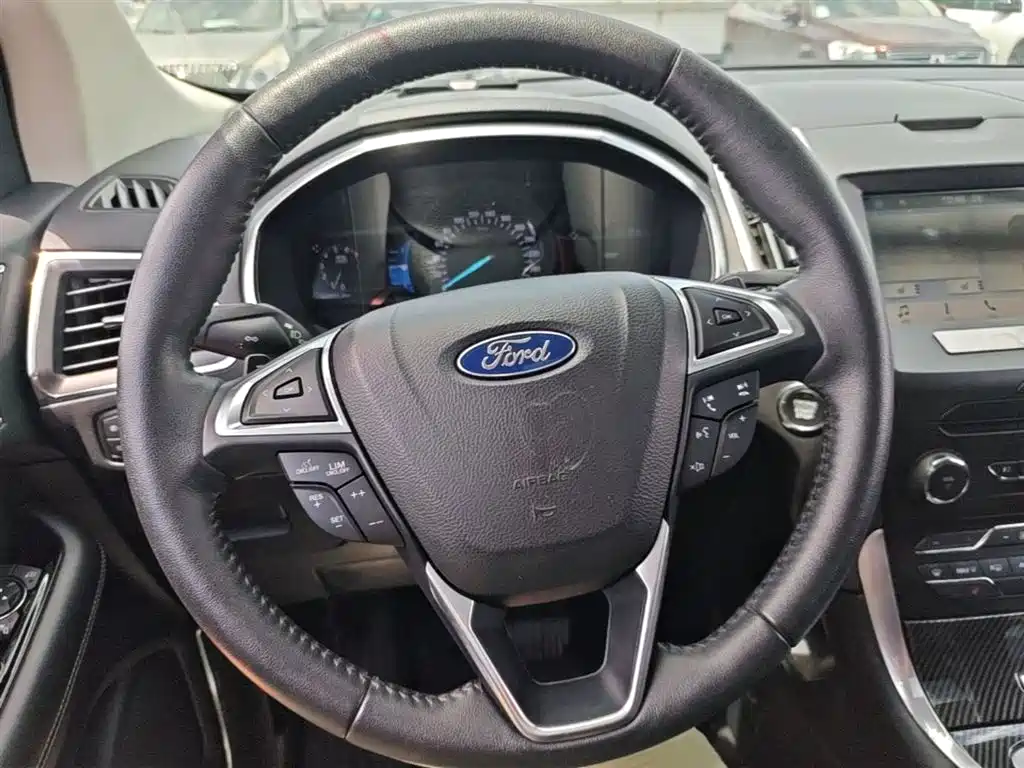 Ford Edge 2019 — фото 11