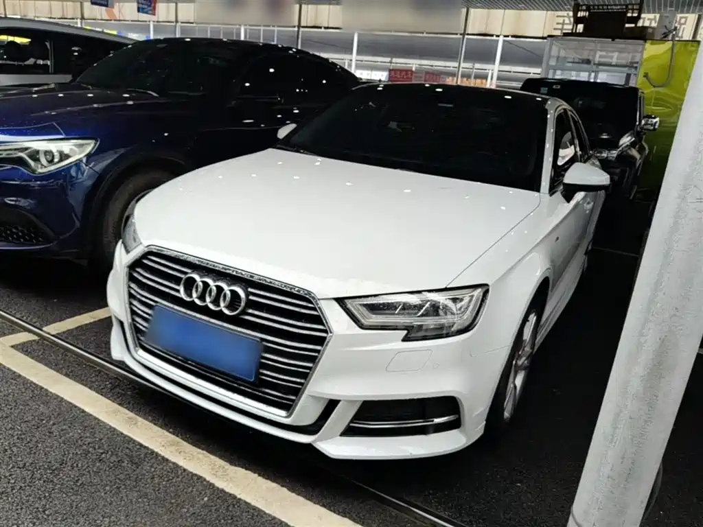 Audi A3 2019 — фото 1