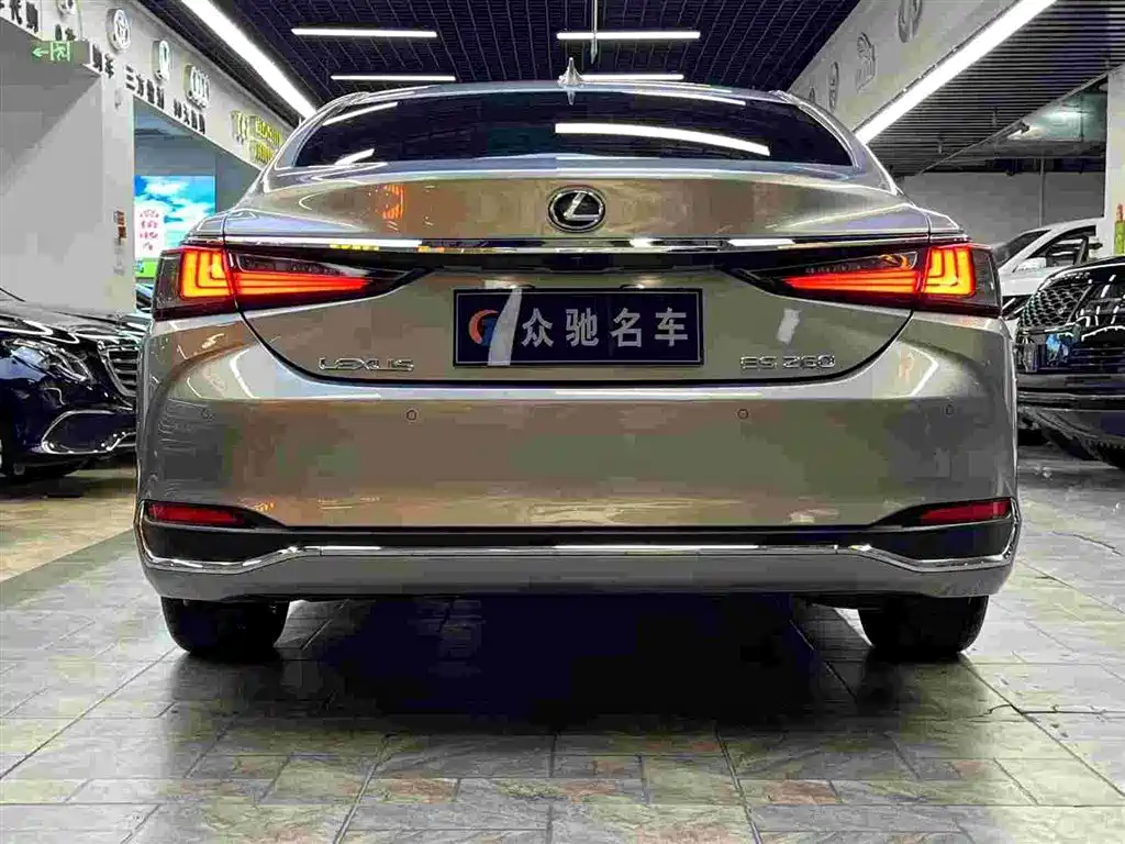 Lexus ES 2020 — фото 8