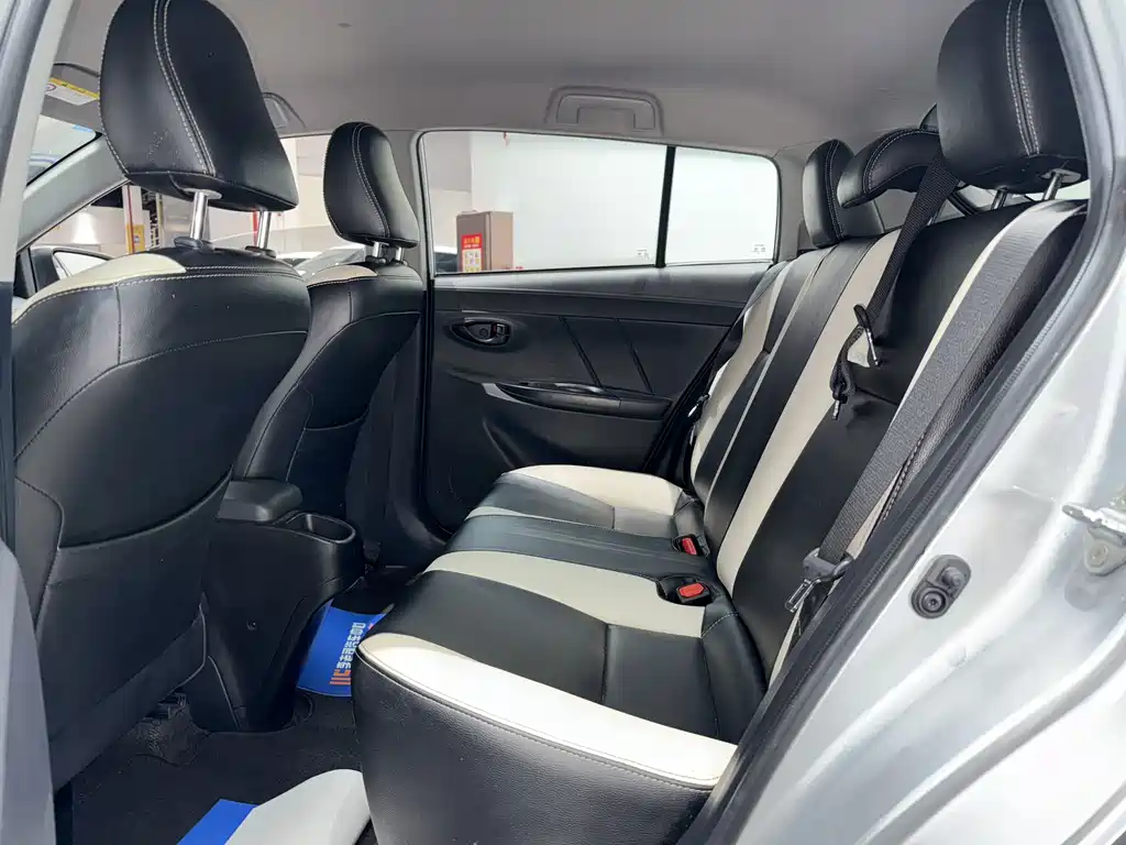 Toyota Yaris L 2020 — фото 12