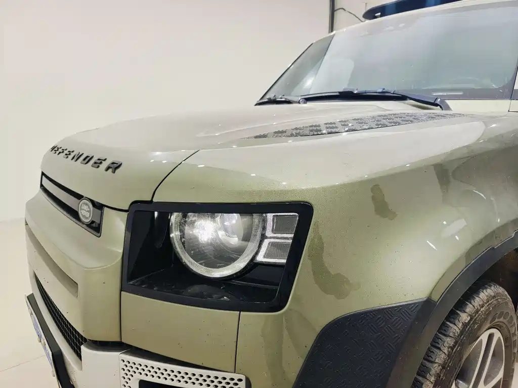 Land Rover Defender 2021 — фото 18