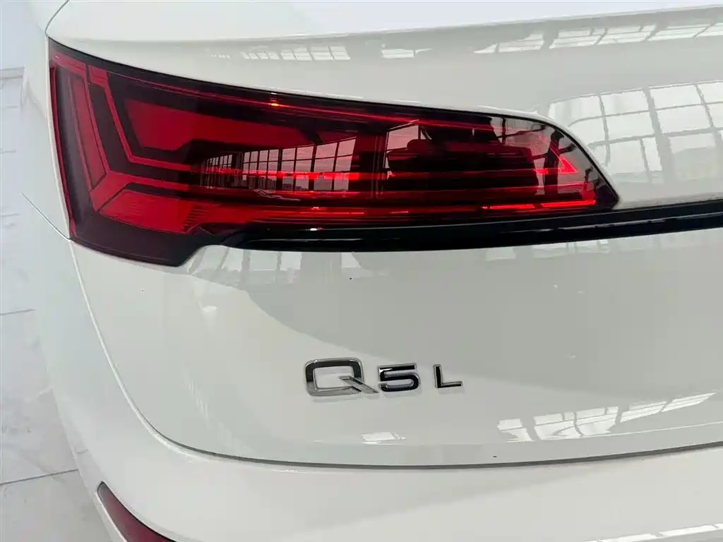 Audi Q5L 2023 — фото 12