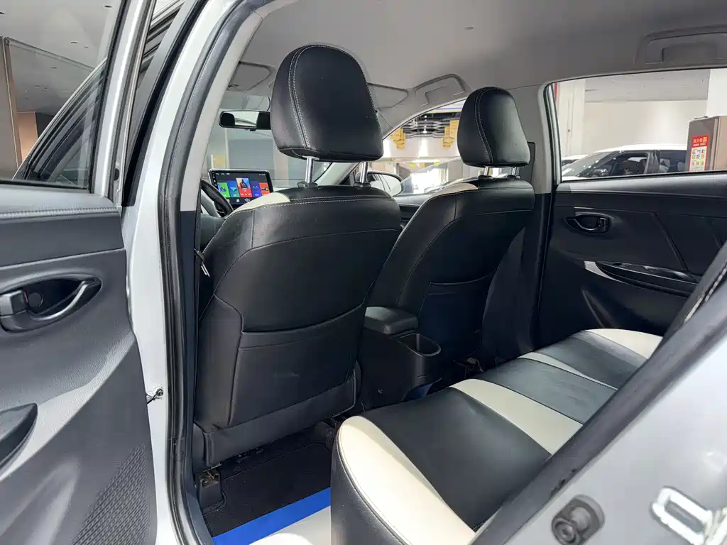 Toyota Yaris L 2020 — фото 21