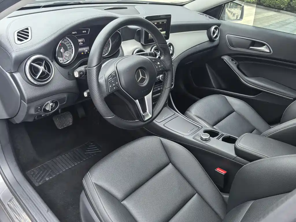 Mercedes-Benz GLA 2015 — фото 18