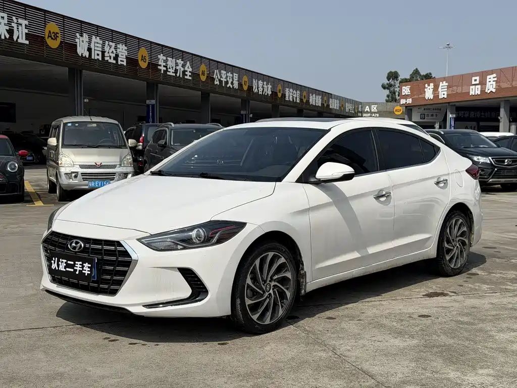 Hyundai Elantra 2020 — фото 1