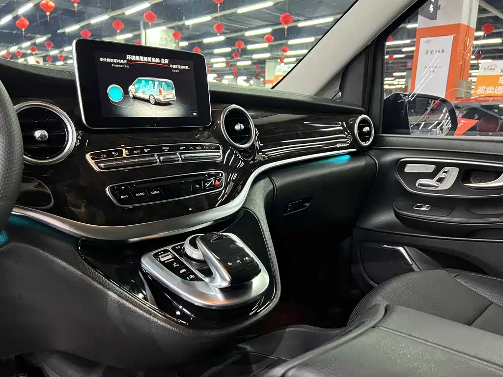 Mercedes-Benz V-Class 2018 — фото 8