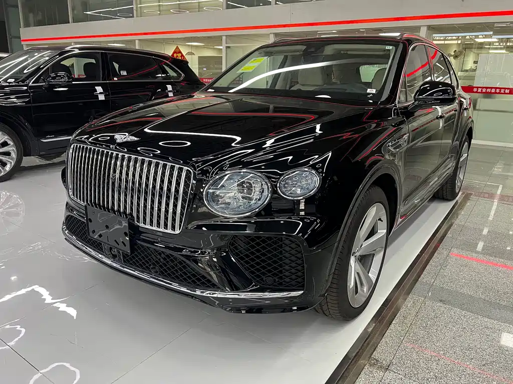 Bentley Bentayga — фото 1