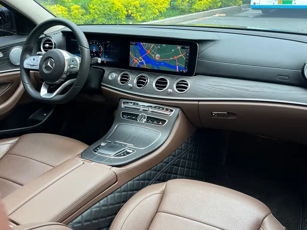 Mercedes-Benz E-Class 2020 — фото 11
